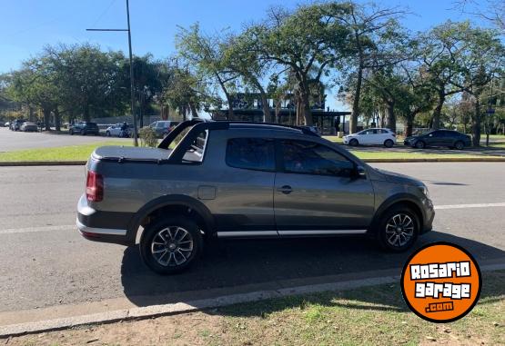 Autos - Volkswagen Saveiro cross 2017 Nafta 108000Km - En Venta
