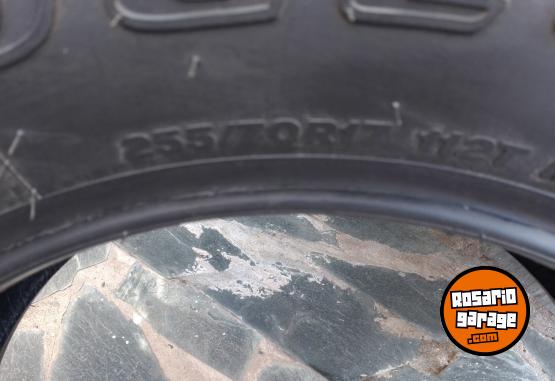 Accesorios para Autos - Neum�ticos nuevo 255/70/17 - En Venta