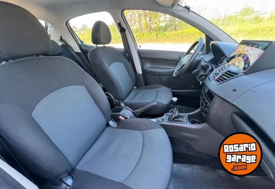 Autos - Peugeot 207 2015 Diesel 101000Km - En Venta