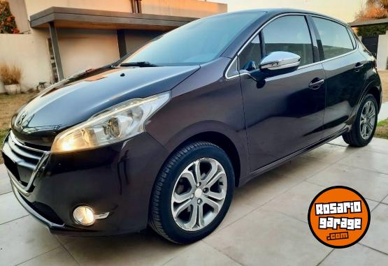 Autos - Peugeot 208 2014 Nafta 90000Km - En Venta