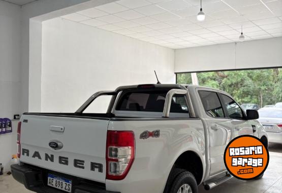 Camionetas - Ford Ranger xls 4x4 3.2 2021 Diesel 124000Km - En Venta