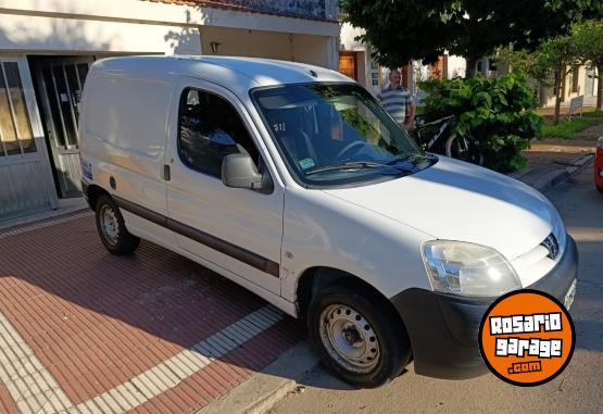 Utilitarios - Peugeot Partner kangoo Fiorino 2010 Nafta 270Km - En Venta