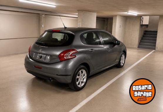 Autos - Peugeot 208 allure nav 2014 Nafta 125000Km - En Venta