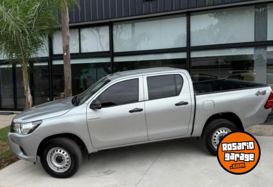 Camionetas - Toyota HILUX 4x4 D Mt 2023 Diesel 52000Km - En Venta