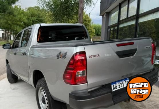 Camionetas - Toyota HILUX 4x4 D Mt 2023 Diesel 52000Km - En Venta