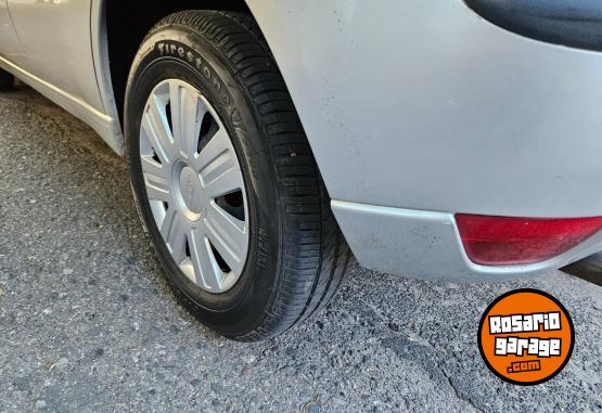 Autos - Ford Focus 1.6 Ambiente 5 puer 2010 Nafta 105000Km - En Venta