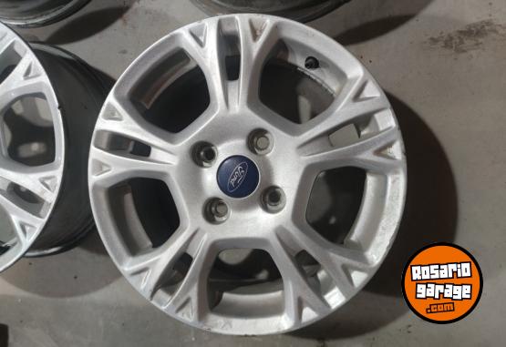 Accesorios para Autos - Llantas 15 Ford Ka Fiesta Ecosport Focus 1 Muy buenas. $380.000 las 4. NO BAJO PRECIO - En Venta