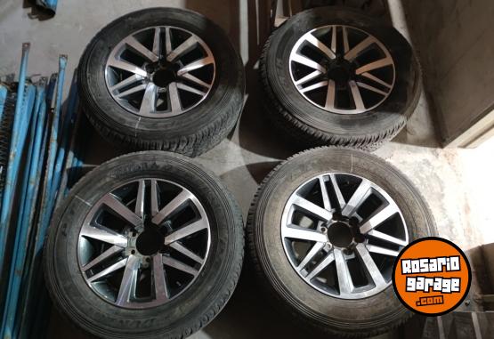 Accesorios para Autos - LÍQUIDO HOY Ruedas 18 Toyota Hilux Muy buenas $1.500.000 las 4. NO BAJO PRECIO - En Venta
