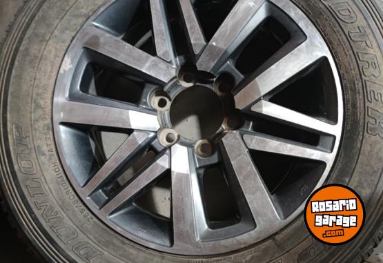 Accesorios para Autos - LÍQUIDO HOY Ruedas 18 Toyota Hilux Muy buenas $1.500.000 las 4. NO BAJO PRECIO - En Venta