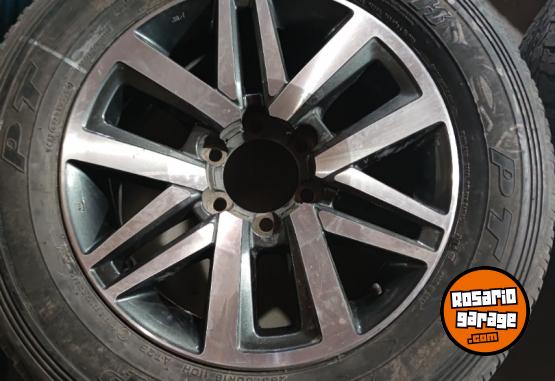 Accesorios para Autos - LÍQUIDO HOY Ruedas 18 Toyota Hilux Muy buenas $1.500.000 las 4. NO BAJO PRECIO - En Venta