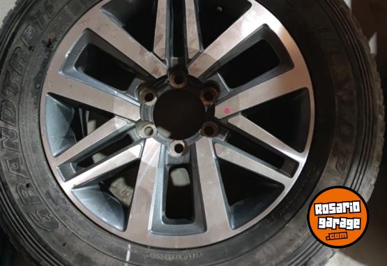 Accesorios para Autos - LÍQUIDO HOY Ruedas 18 Toyota Hilux Muy buenas $1.500.000 las 4. NO BAJO PRECIO - En Venta