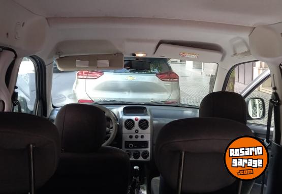 Utilitarios - Peugeot PARTNER HDI 1.6 COMFORT 2017 Diesel 220000Km - En Venta