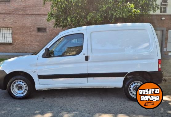 Utilitarios - Peugeot Partner hdi 1ra mano perm 2021 Nafta 120000Km - En Venta