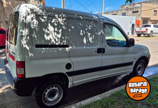 Utilitarios - Peugeot Partner hdi 1ra mano perm 2021 Nafta 120000Km - En Venta