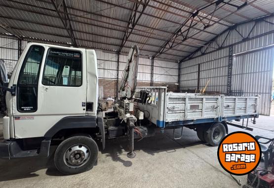 Camiones y Grúas - Vendo Ford 712 con hidrogrua - En Venta