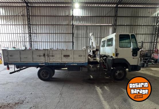 Camiones y Grúas - Vendo Ford 712 con hidrogrua - En Venta