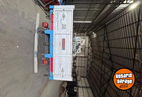 Camiones y Grúas - Vendo Ford 712 con hidrogrua - En Venta