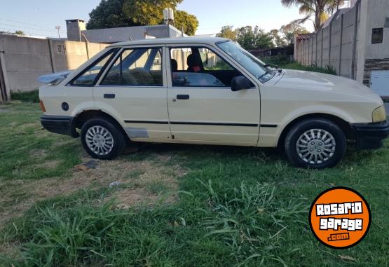 Autos - Ford Escort Ghia 1993 Nafta 555555Km - En Venta