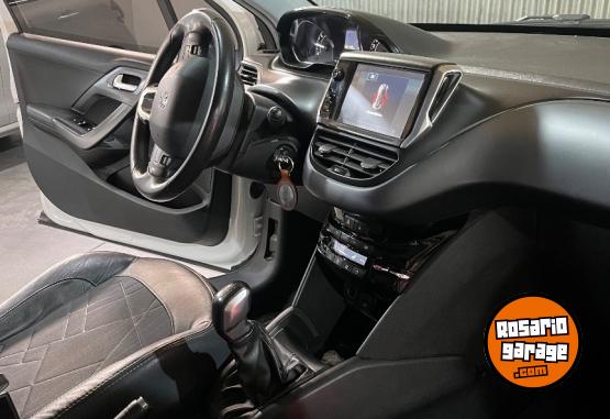 Autos - Peugeot 208 2016 Nafta 92000Km - En Venta