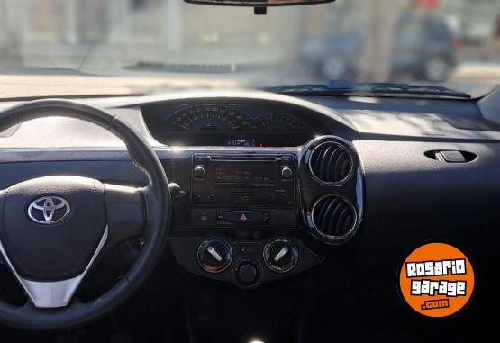 Autos - Toyota Etios 1.5 xls 2014 Nafta 90000Km - En Venta