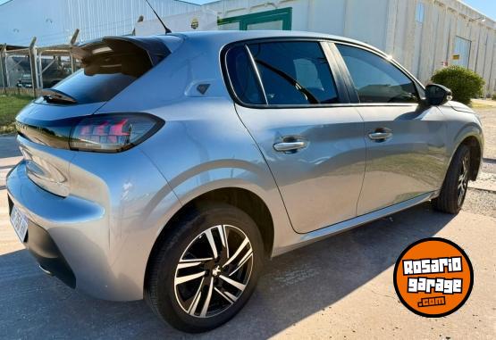 Autos - Peugeot 208 2023 Nafta 31800Km - En Venta