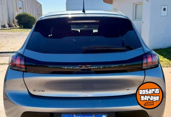 Autos - Peugeot 208 2023 Nafta 31800Km - En Venta