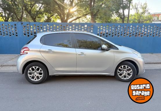 Autos - Peugeot 208 allure 2015 Nafta 90000Km - En Venta