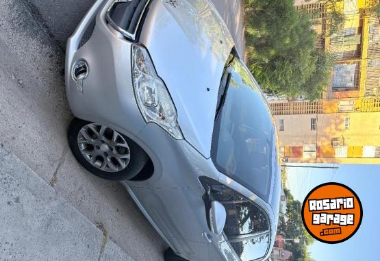 Autos - Peugeot 208 allure 2015 Nafta 90000Km - En Venta
