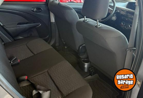 Autos - Toyota Etios XLS 2016 Nafta 124000Km - En Venta