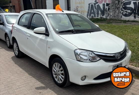 Autos - Toyota Etios 2014 Nafta 132000Km - En Venta