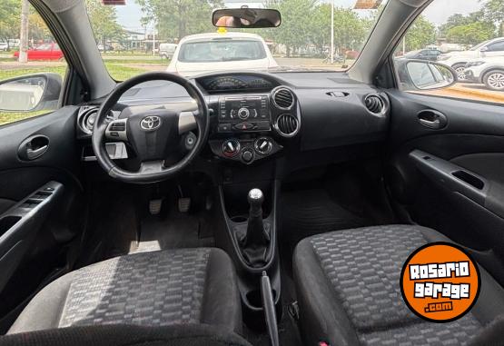 Autos - Toyota Etios 2014 Nafta 132000Km - En Venta
