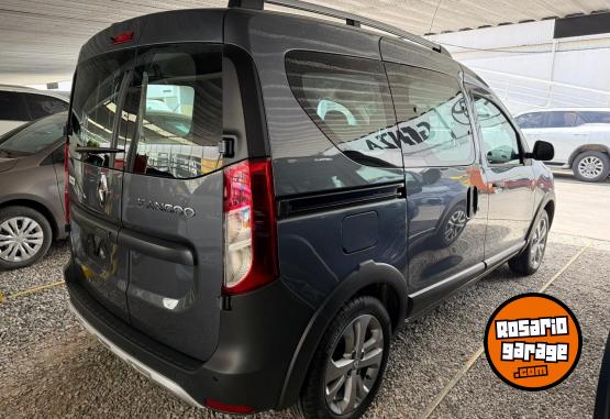 Utilitarios - Renault Kangoo Stepway 1.6 2025 Nafta 0Km - En Venta