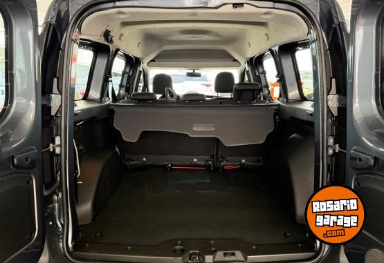 Utilitarios - Renault Kangoo Stepway 1.6 2025 Nafta 0Km - En Venta