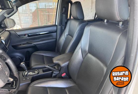 Camionetas - Toyota Hilux SRX 4x4 2.8 2019 Diesel 73500Km - En Venta