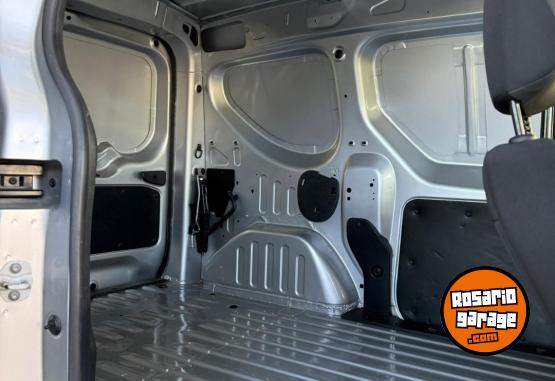 Utilitarios - Renault Kangoo 2022 Nafta 57000Km - En Venta