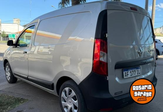 Utilitarios - Renault Kangoo 2022 Nafta 57000Km - En Venta