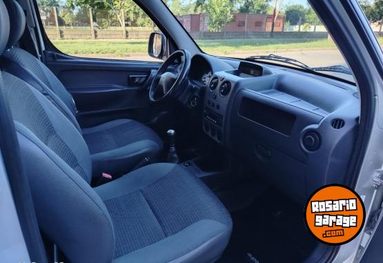Utilitarios - Peugeot PARNERT FURGON 2011 Nafta 173260Km - En Venta