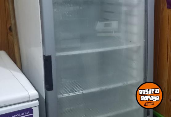 Electrónica - Heladera exibidora BRIKET - En Venta