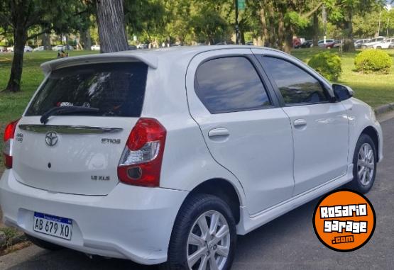 Autos - Toyota Etios xls caja 6ta titula 2017 Nafta 99000Km - En Venta
