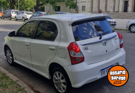 Autos - Toyota Etios xls caja 6ta titula 2017 Nafta 99000Km - En Venta