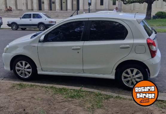 Autos - Toyota Etios xls caja 6ta titula 2017 Nafta 99000Km - En Venta