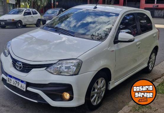 Autos - Toyota Etios xls caja 6ta titula 2017 Nafta 99000Km - En Venta