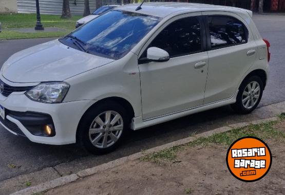 Autos - Toyota Etios xls caja 6ta titula 2017 Nafta 99000Km - En Venta