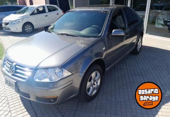 Autos - Volkswagen BORA TRENDLINE 2.0 2011 Nafta 103000Km - En Venta