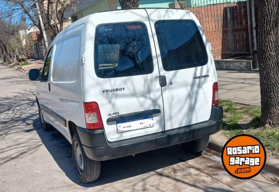 Utilitarios - Peugeot Partner 2020 Diesel 140000Km - En Venta