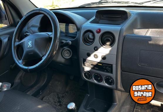 Utilitarios - Peugeot Partner 2020 Diesel 140000Km - En Venta