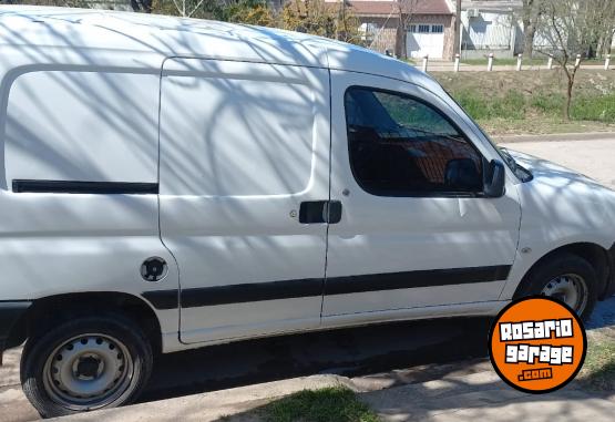 Utilitarios - Peugeot Partner 2020 Diesel 140000Km - En Venta
