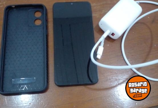 Telefon�a - Liquido moto E13 64 GB Libre nuevo con cargador y funda 3 meses de uso - En Venta