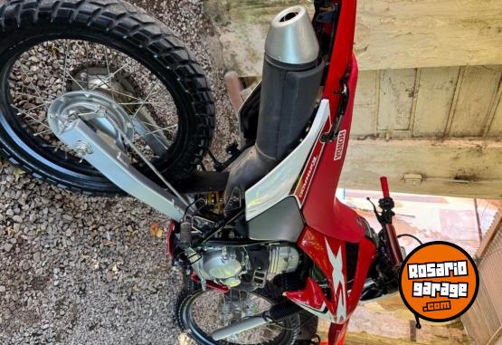 Motos - Honda Tornado 2022 Nafta 13000Km - En Venta