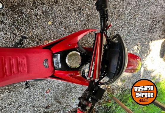 Motos - Honda Tornado 2022 Nafta 13000Km - En Venta